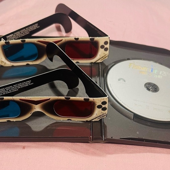 Friday the 13th Part 3- 3-D Deluxe Edition DVD 2 Pairs of 3-D Glasses Rated R - Picture 4 of 4